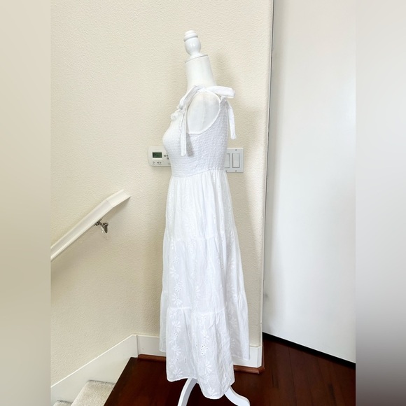 SHEIN Mulvari Shirred Knot Shoulder
Ruffle Hem Schiffy MIDI Dress Size M
White - Picture 9 of 14